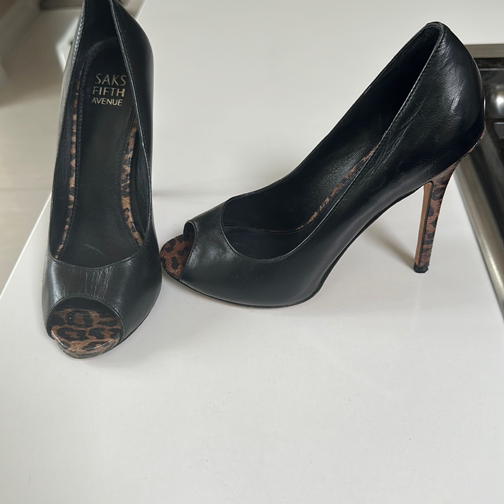 Ladies peep toe shoes